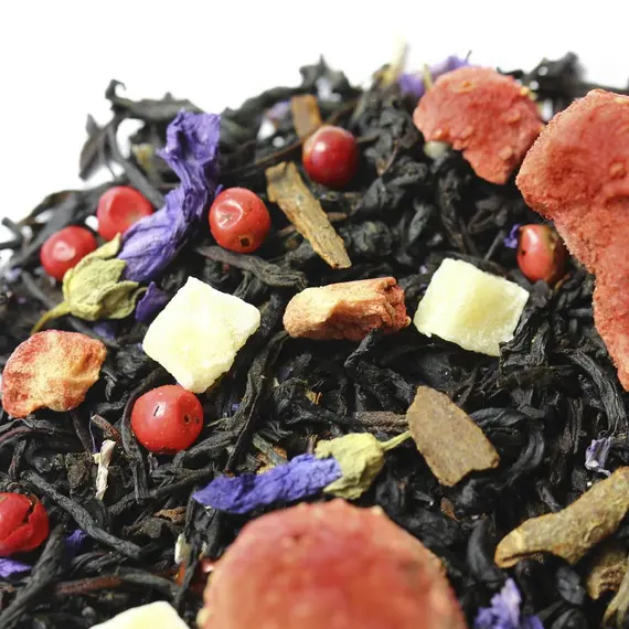 Чай черный Клубника с корицей Премиум в чайном магазине BestTea, фото , изображение 2