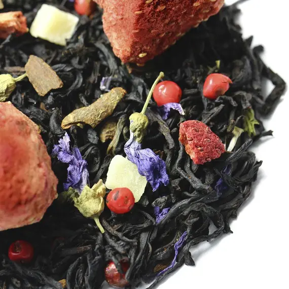 Чай черный Клубника с корицей Премиум в чайном магазине BestTea, фото , изображение 3