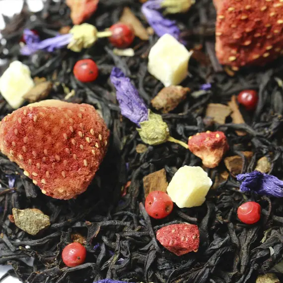 Чай черный Клубника с корицей Премиум в чайном магазине BestTea, фото , изображение 4